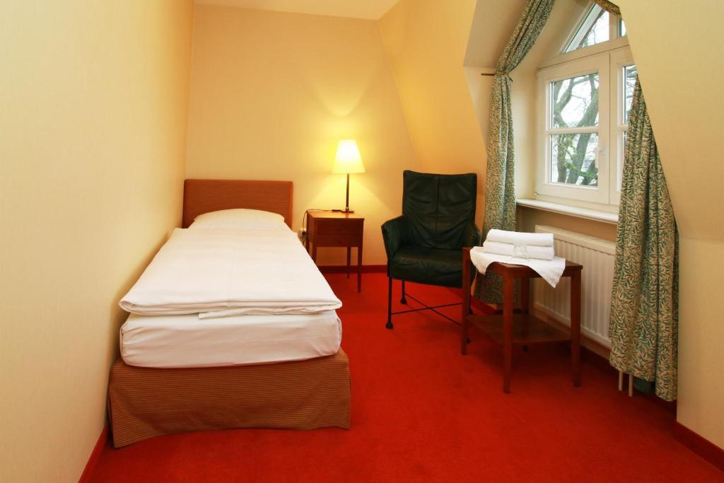 Romantik Hotel Kaufmannshof Bergen Auf Rugen Room photo