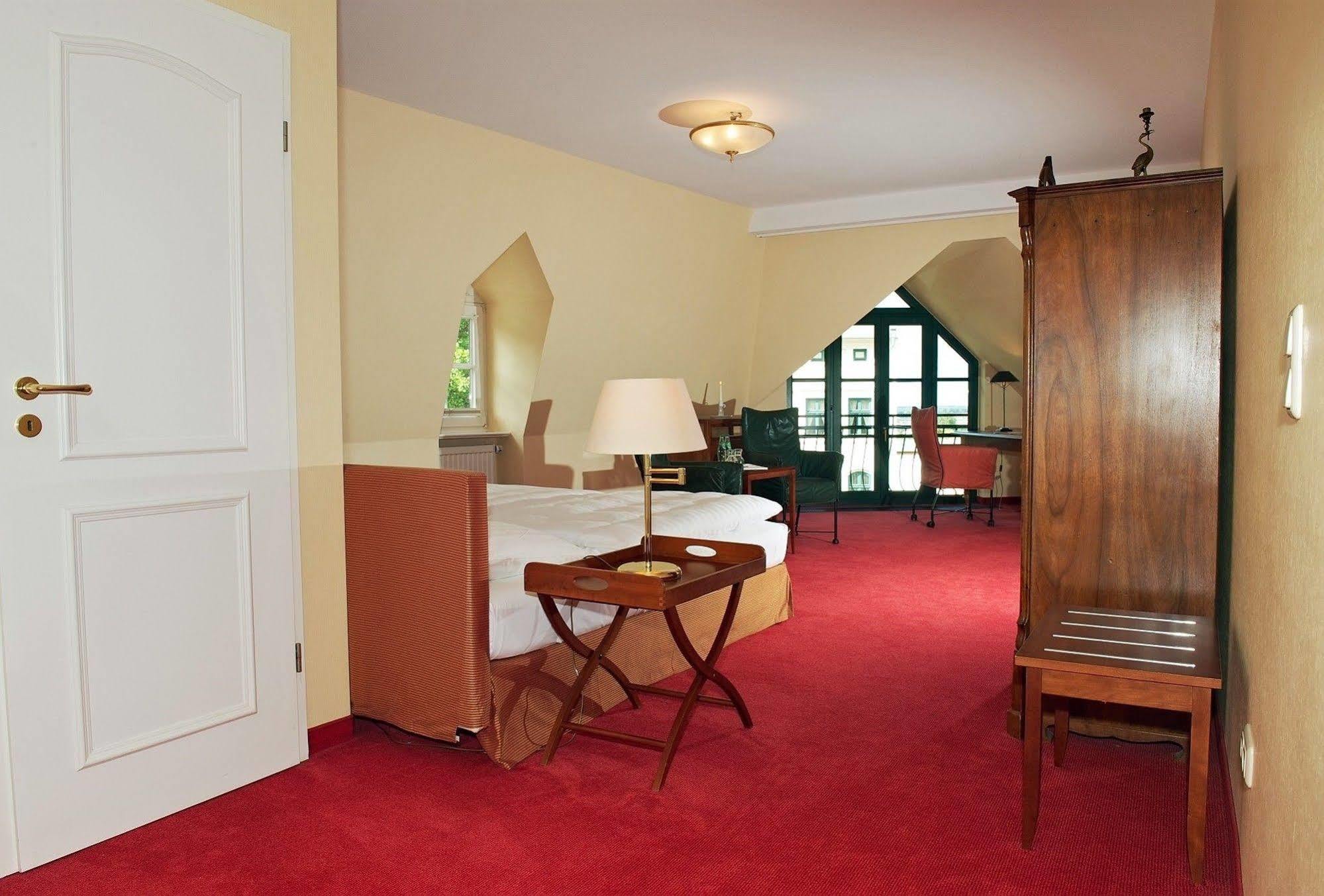 Romantik Hotel Kaufmannshof Bergen Auf Rugen Exterior photo