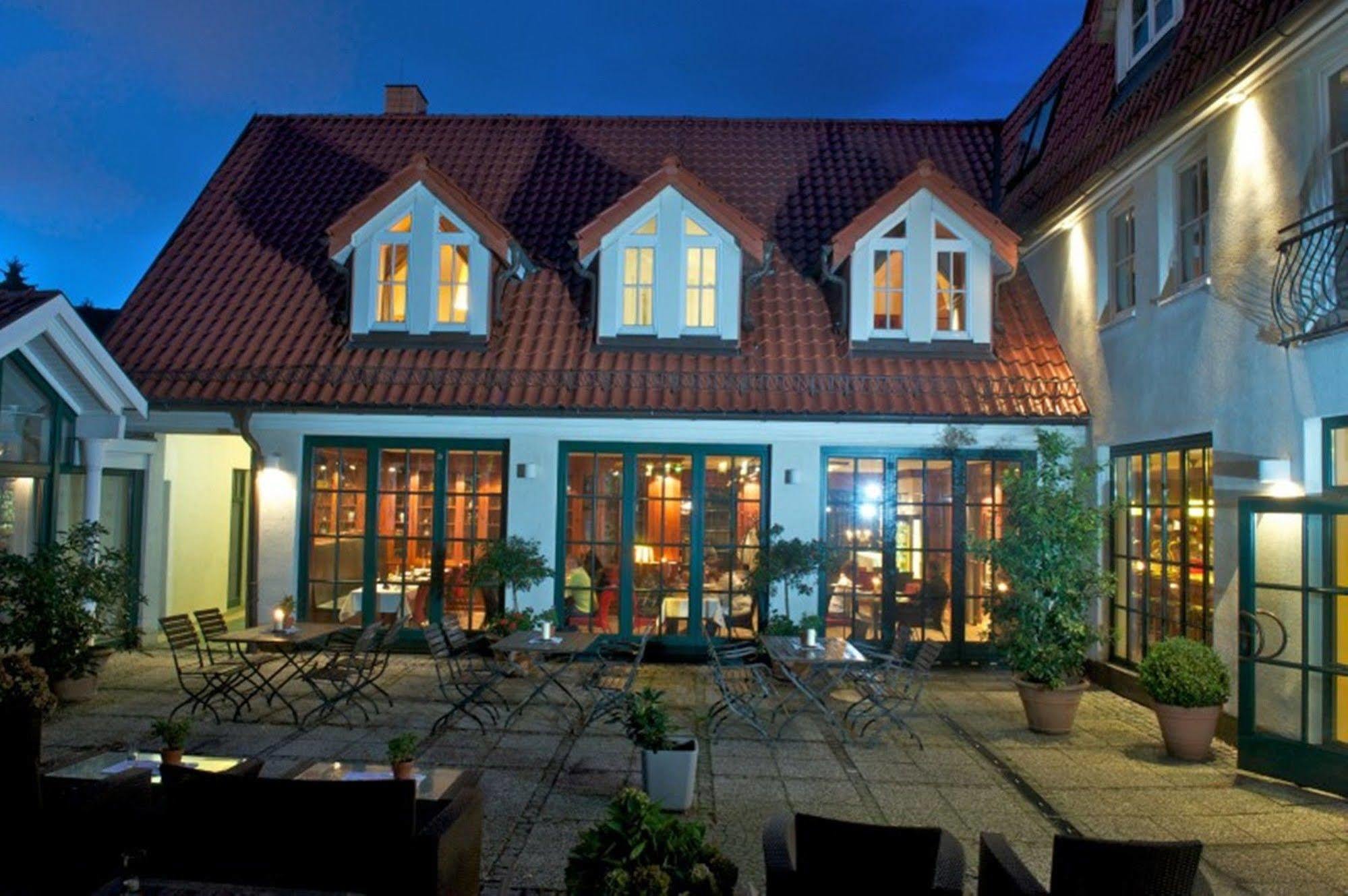 Romantik Hotel Kaufmannshof Bergen Auf Rugen Exterior photo